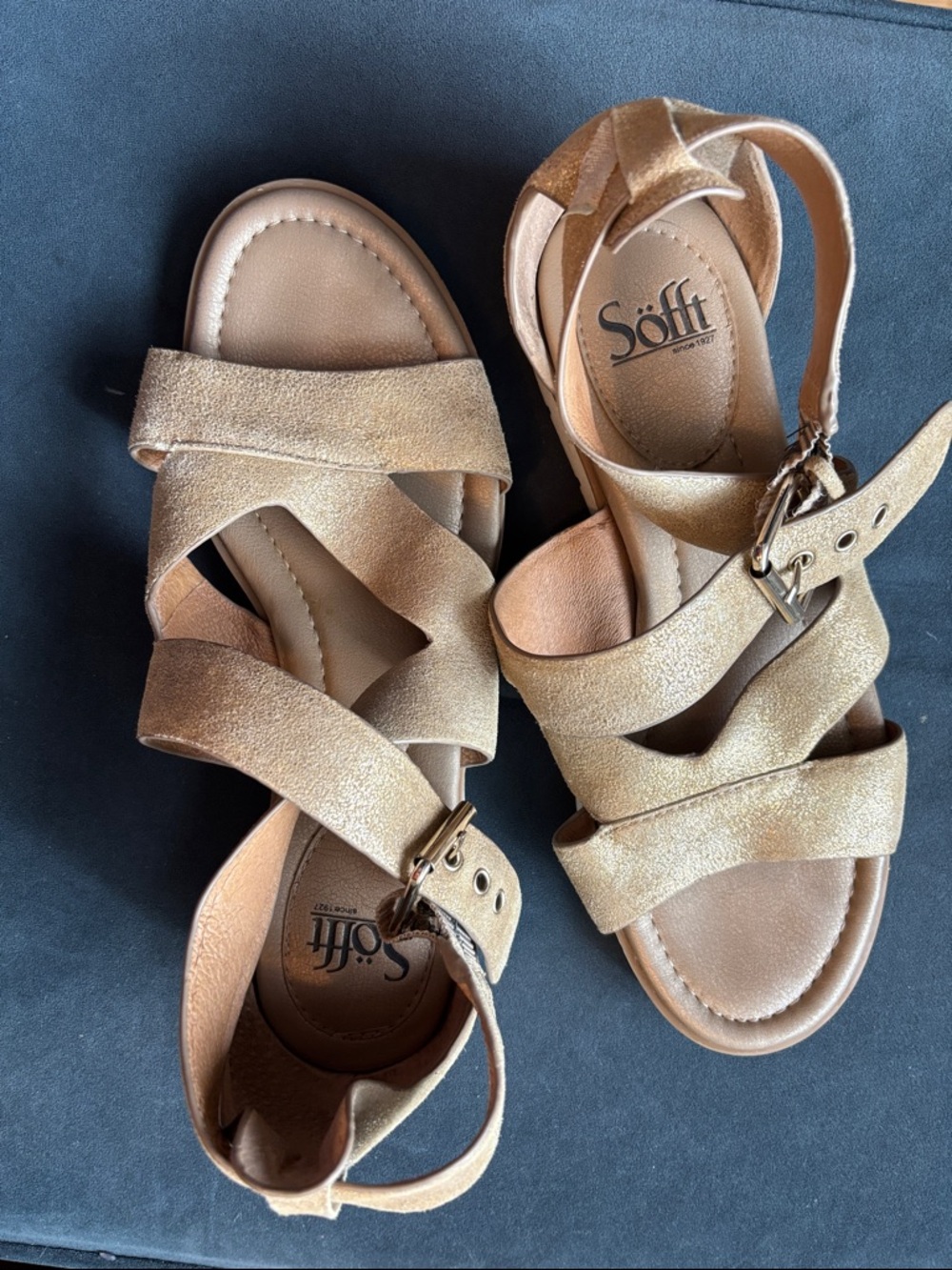 Sofft Metallic Gold Strappy Comfort Sandals - Picture 3 of 8
